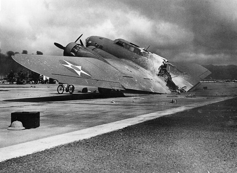 NARA_80-G-32915_Burned_B-17_Flying_Fortress_on_Hickam_Field_after_Pearl_Harbor_attack-768x563 (2)