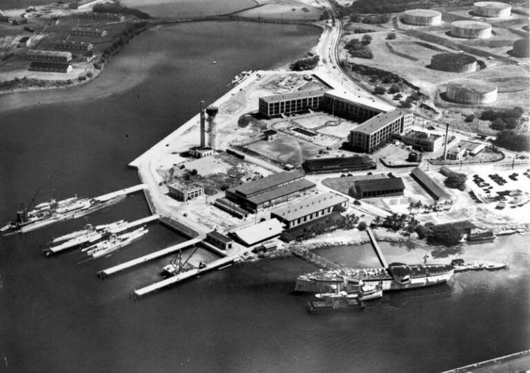 Pearl_Harbor_submarine_base_in_the_early_1930s-768x541 (1)