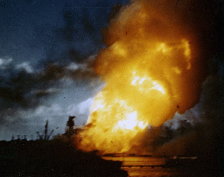 USS_Arizona_BB-39_burning_at_Pearl_Harbor_1941